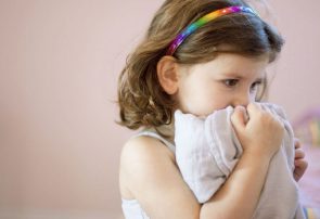 اضطراب اول مهری کودکتان را با گفت‌وگو حل کنید